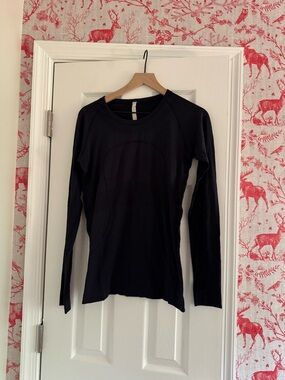lululemon Swiftly Tech Long-Sleeve Shirt 2.0
Hip Length